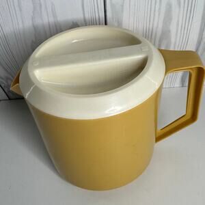 Vtg 70s Rubbermaid Pitcher Mustard Yellow Small 1.5 QT 6 Cup w/ Lid Handle Spout